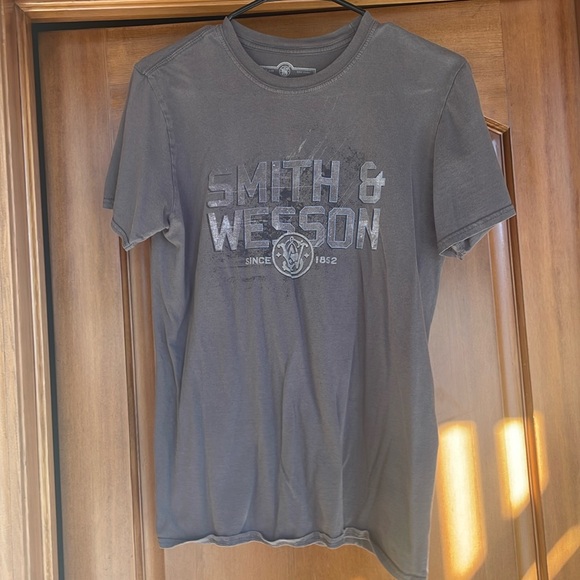 Smith & Wesson Shirt Medium - Picture 1 of 3